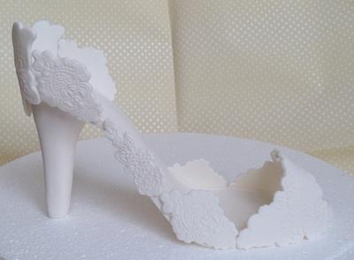 Fantasy shoe in white - Cake by CRISTINA