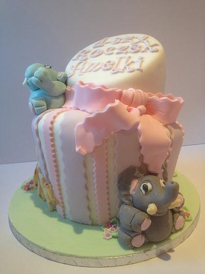 Amelia - Cake by Janet Harbon