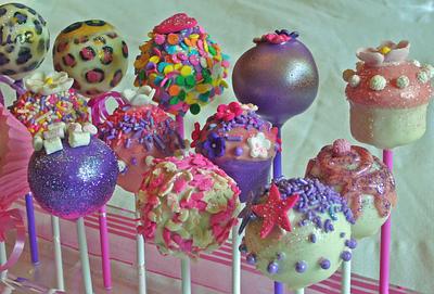 Purple/Pink Pops - Cake by LindyPop Cakes and Chocs