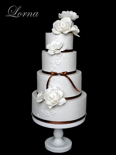 Wedding cake.. - Cake by Lorna