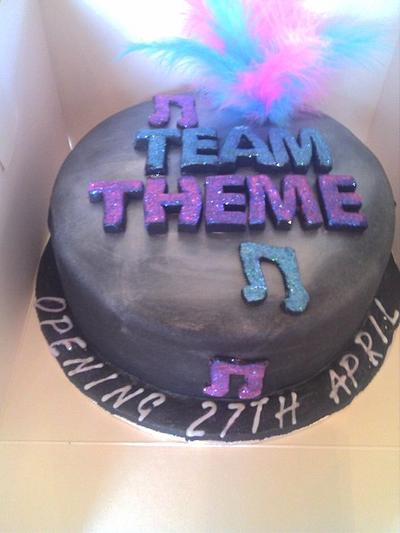 team theme - Cake by maggie thompson