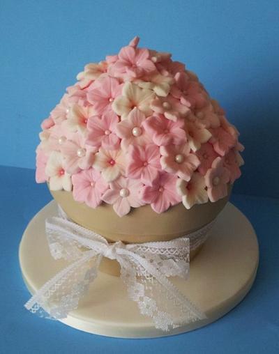 Pretty Giant Cupcake - Cake by Sarah Poole