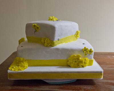 Yellow flowers on white - Cake by Su