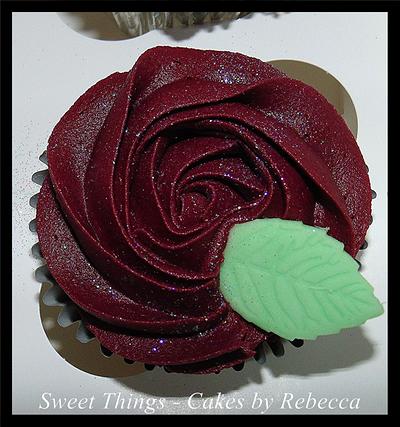 rose swirl - Cake by Sweet Things - Cakes by Rebecca