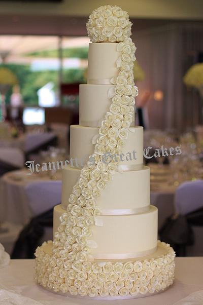 Rose extravaganza - Cake by JeannettesGreatCakes