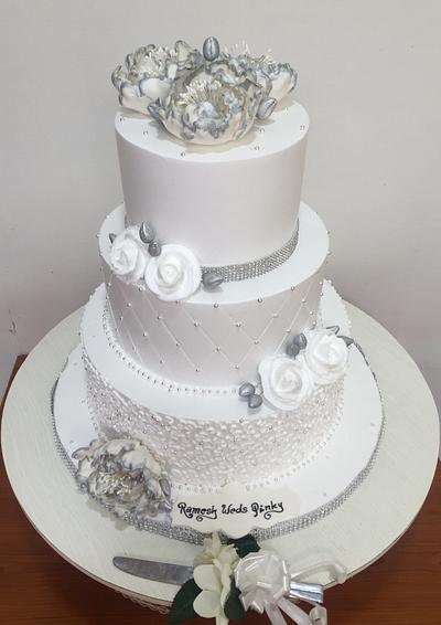 Gorgeous in White  - Cake by Michelle's Sweet Temptation
