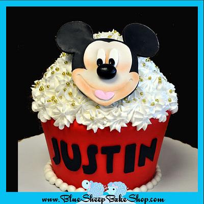 Mickey Mouse Giant Cupcake Cake - Cake by Karin Giamella