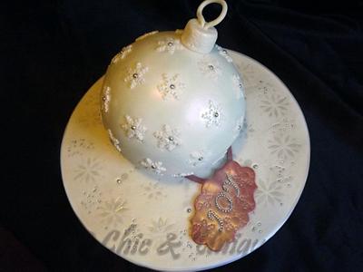 Christmas Bauble  - Cake by Sharon Young