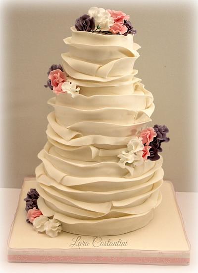 TOTAL WHITE AND SWEET PEAS - Cake by Lara Costantini
