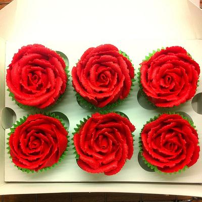 Red Rose Cupcakes - Cake by Claire Lawrence
