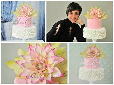 Me and my Wedding cake with dahlia:) - Cake by AnnaCakes
