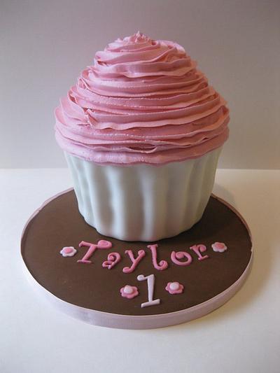 Big cupcake- brown and pink AND Monkeys - Cake by Joanne
