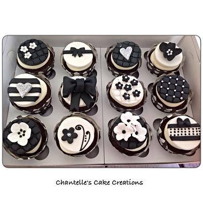 Black and white - Cake by Chantelle's Cake Creations
