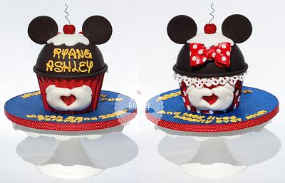 Mickey Loves Minnie - Cake by Lesley Wright