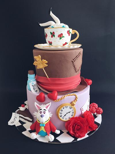 Alice in Wonderland - Cake by Deniz Ergün