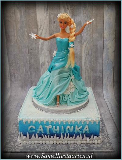 Frozen Queen Elsa barbiedoll - Cake by Sam & Nel's Taarten