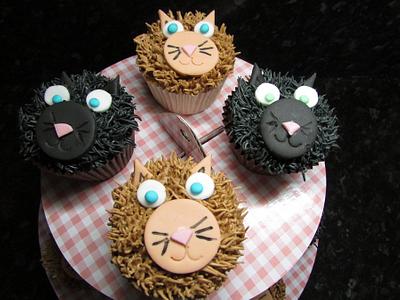 Cute cat cupcakes  - Cake by Hellocupcake