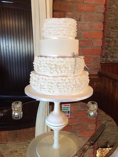 Ruffled wedding cake - Cake by CakeryNi