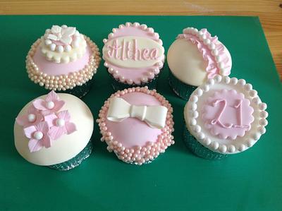Altheas cupcakes - Cake by Iced Images Cakes (Karen Ker)
