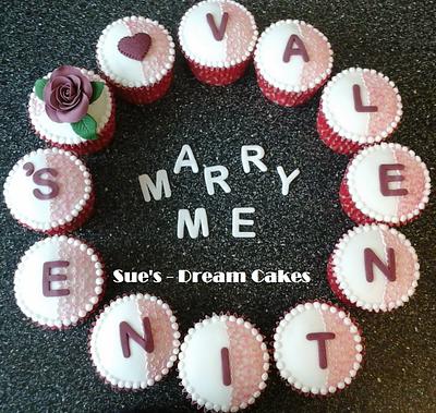 Valentine's Clock  - Cake by Sue's - Dream Cakes