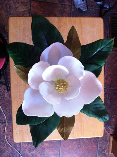 Gumpaste Magnolia and leaves - Cake by Tracy Karp