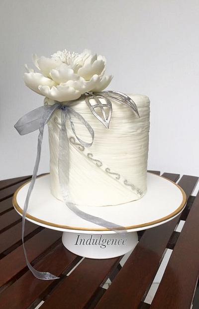 Simplicity in white - Cake by Indulgence 