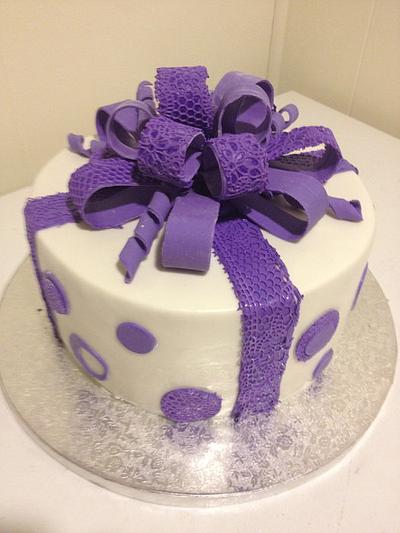 beautiful lace bow - Cake by Forgoodnesscakes