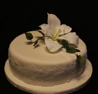 White flower and lace - Cake by Anka