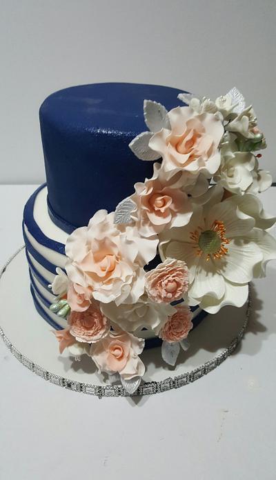 Romantic peach & navy blue wedding - Cake by Karamelo Cakes & Pastries