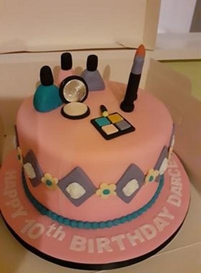 Make-Up Birthday Cake - Cake by Combe Cakes