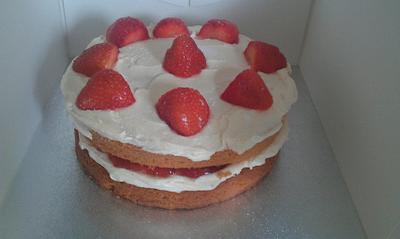 Scrummy Strawberry cake! - Cake by Kirsty
