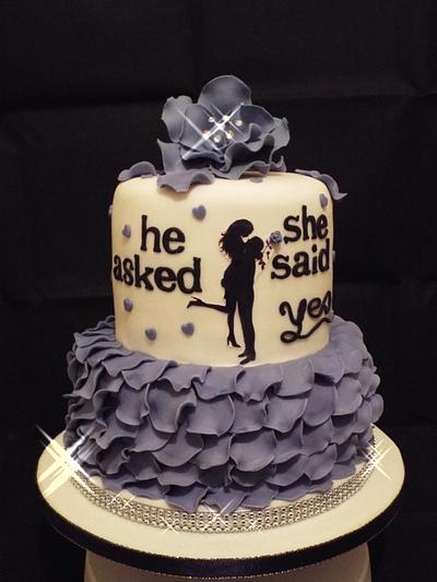 for my little sister - Cake by bitemecakesandtoppers