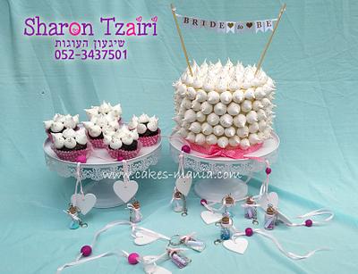 a milion kisses (meringue) cake with cupcakes and souvenirs - Cake by sharon tzairi - cakes-mania