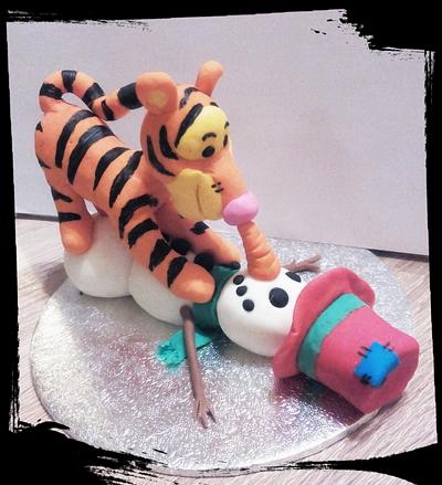 Tigger topper playing with a snowman - Cake by Petra