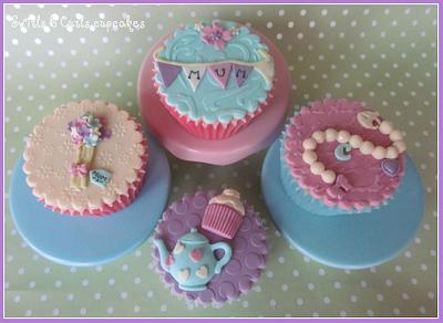 Mums favorite things cupcakes! - Cake by SwirlsAndCurls