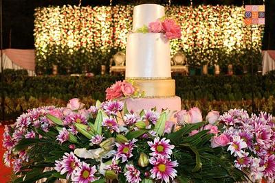 Blushing Bride - Cake by Gwen Lobo