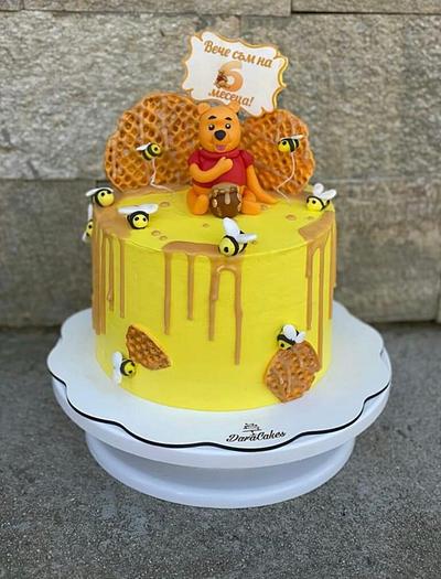 Winnie the Pooh cake - Cake by DaraCakes