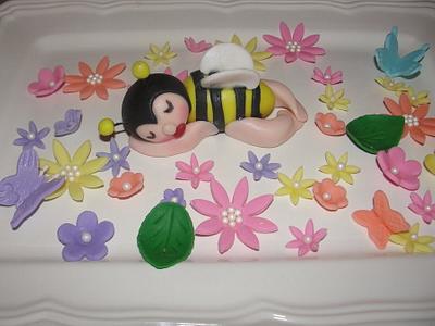 Bumblee cake topper - Cake by Cakes and Beyond by Naheed