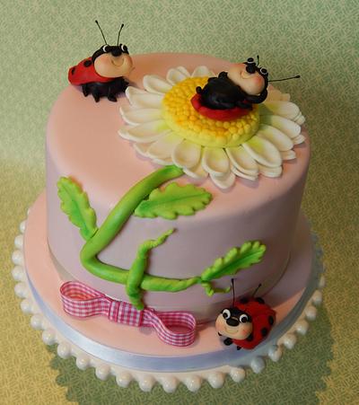 Little relaxing Ladybird Daisy cake - Cake by Elizabeth Miles Cake Design