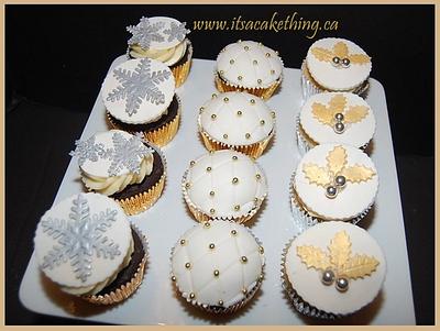 Gold/Silver Christmas themed cupcakes  - Cake by It's a Cake Thing 