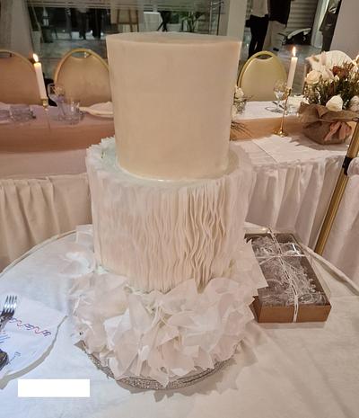 Wafer wedding cake - Cake by Miavour's Bees Custom Cakes