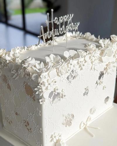 Wedding Anniversary Cake  - Cake by Lisa-Jane Fudge