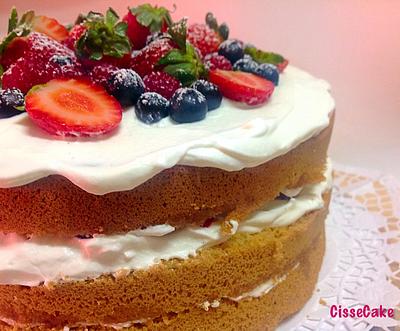 Naked cake with red fruits - Cake by Cidália Silva