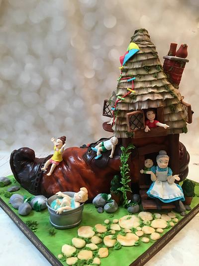 An old lady who lived in a shoe ... - Cake by Elaine - Ginger Cat Cakery 