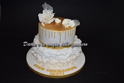 White and gold glam cake - Cake by Daria Albanese