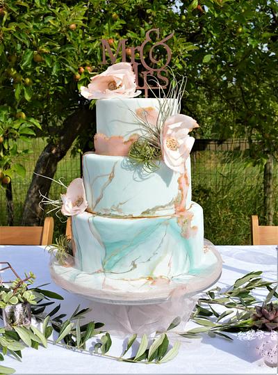 green and gold marble spring weddingcake - Cake by Judith-JEtaarten