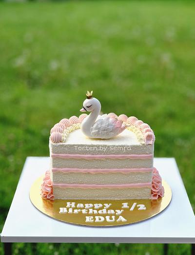 swan cake for 1/2 years old - Cake by TortenbySemra