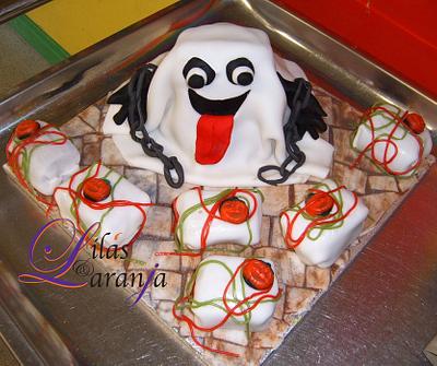 Happy Ghost - Cake by Lilas e Laranja (by Teresa de Gruyter)