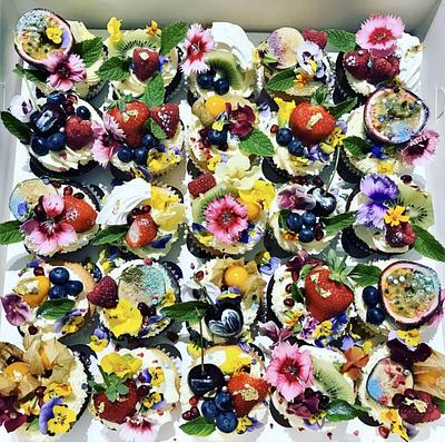 Tropical Cupcakes - Cake by Sugar by Rachel