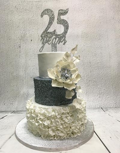 Classic White and Silver - Cake by MUSHQWORLD